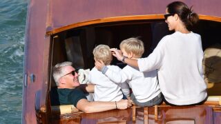 Ана и Бастиан започват да делят... децата 