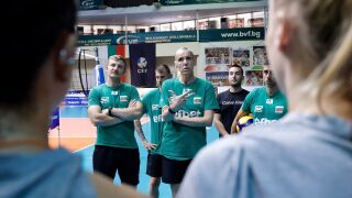 Жените гонят излизане от групата в Тайланд (ВИДЕО)