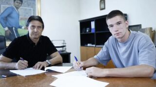 Левски първо му даде договор, а после го преотстъпи  