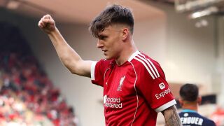 Премина в по-слаб отбор и си смени името