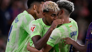 Нелеп автогол измъкна Барселона от голям резил