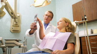 Какво причинява чувствителността на зъбите?