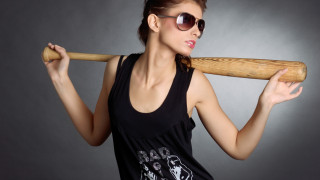 Розово мече и смелост за сърдитите момичета