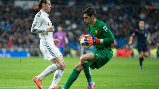 Ето така един вратар си търси белята (ВИДЕО)