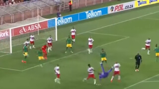 Вратар изуми с акробатичен гол (ВИДЕО)