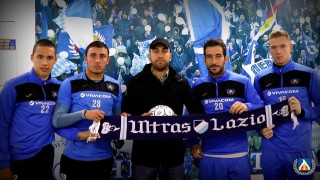 Фенове и футболисти на 