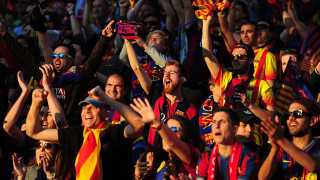 Наказват феновете на 