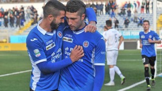 Гълъбинов се отличи с две асистенции за победа на 