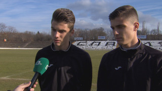 Близнаци бранят честта на 