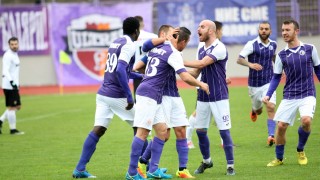 Два автогола осигуриха победата на 