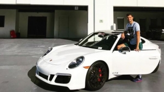 Григор хвърчи във Флорида с Порше