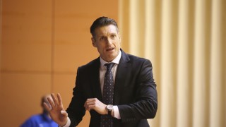 Николай Господинов пое шампиона на Германия