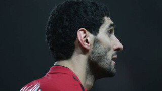 Фелайни в опит да си върне косата (ВИДЕО)