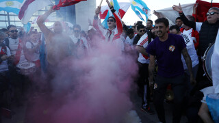 В Испания: Внимание! Фенове на 