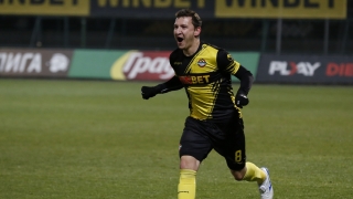 Три безответни бисера на Тодор Неделев във вратата на 