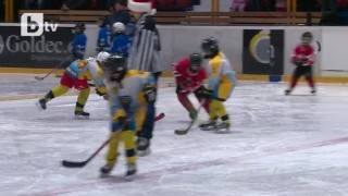 Детски усмивки зад хокейни маски (ВИДЕО)