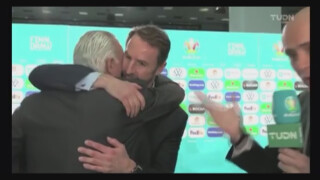 Стоичков и Саутгейт в прегръдка против расизма (ВИДЕО)