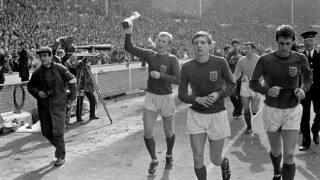 Отиде си още един от световните шампиони с Англия