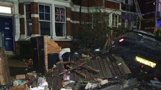 Играч от Висшата лига, облечен като снежен човек, разби ламборгинито си в кофа за боклук (ВИДЕО)