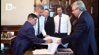 Диего Марадона прекара Коледа с президента на Аржентина (ВИДЕО)