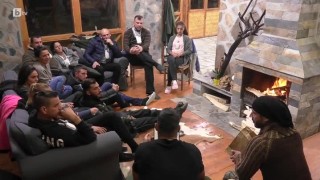 Всеки получава две писма от свои близки, но едното ще трябва да изгори