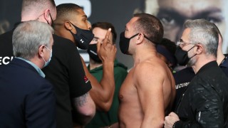 Искри и закани на кантара, Кобрата атакува Джошуа с най-ниското си тегло 