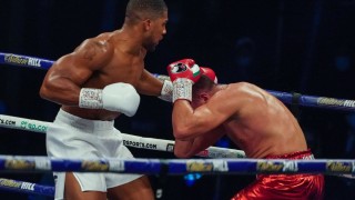 Джошуа ще защитава титлите си срещу Усик през септември