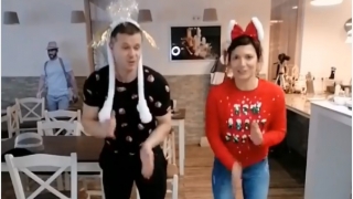 Хепи Ванче и chef Кустев танцуват "Чоп банана" в поздрав за Коледа