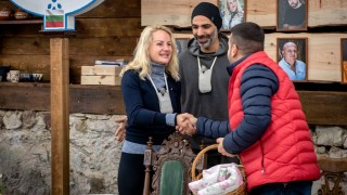 Ваня става Фермер на седмицата и налага за свои помощници Живка и Мартина