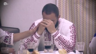 Любо и Кирил получават писма от близките си