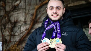 Катар отмъква трима от най-добрите ни щангисти?