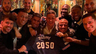 Мбапе с фланелка на ПСЖ до 2050 година