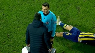 Скандал в Турция след жълт картон за... лекаря на отбора (ВИДЕО)