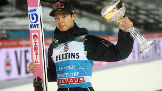 Японец триумфира в първото състезание от 