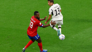 Мюлер се сбогува с Бундестима, Флик мисли за оставка