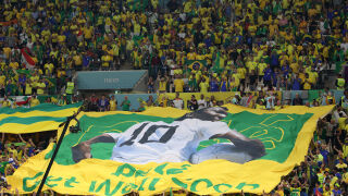 Футболният свят се моли за Пеле