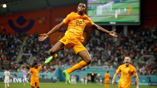 Нидерландия на четвъртфинал след зрелище със САЩ