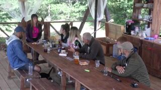 Иван и Финци получават писма от близите си