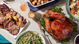 Трапезата на звездите: Пуйка или прасе?