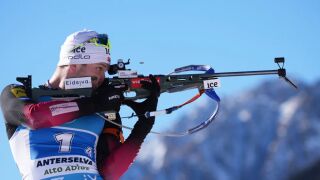 Биатлонист пропусна мишена, уцели хотел