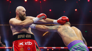 Усик надви Фюри и остава кралят в тежка категория (ВИДЕО+СНИМКИ)