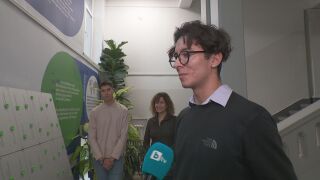 Снимка: Артинсталация за глобалните проблеми в света: Единствената такава карта във висше училище в света