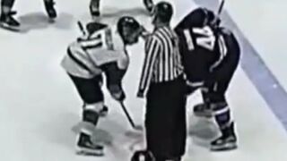 С шайба в главата: Съдия удари хокеист на НСА (ВИДЕО)