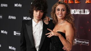 Майли Сайръс и Макс Морандо разтърсиха феновете си - вече са сгодени! (СНИМКИ)