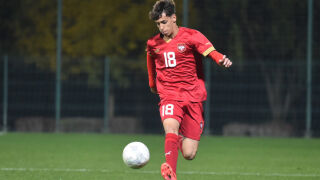 Шестима футболисти се оттеглят от местен гранд заради сина на национал