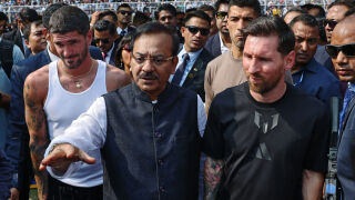 В Индия се ядосаха на Меси, чупиха седалки и хвърляха предмети (ВИДЕО)