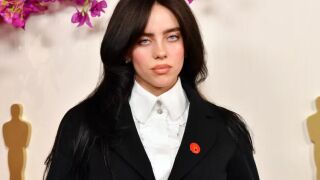 Цветната любимка на тийнейджърите - Били Айлиш на 24! Ето какво не знаем за нея (СНИМКИ)