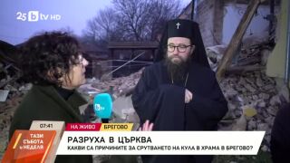 Снимка: Посред бял ден се срути кула към древен храм