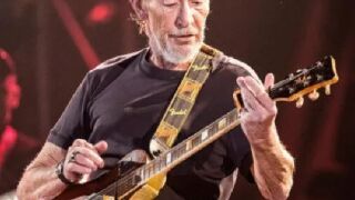 Крис Риа, с когото няма да се срещнем повече в "Синьото кафе"