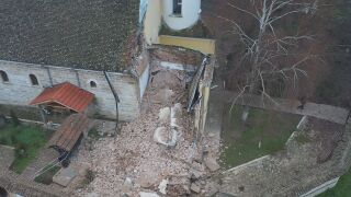 Снимка: Срутила се кула затвори храма в Брегово на Рождество Христово